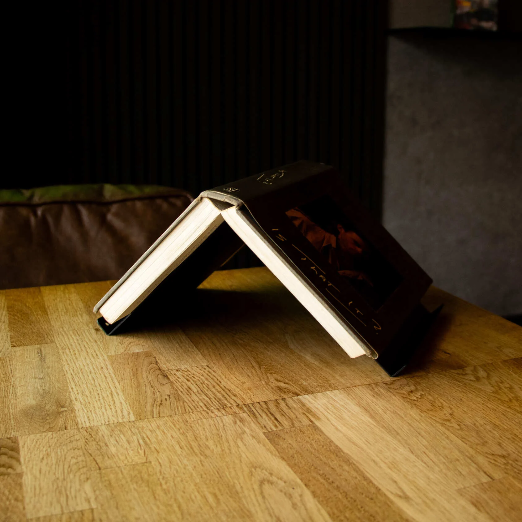 Okunaii™ Chapter Desktop Triangle Book Rest - Image 3