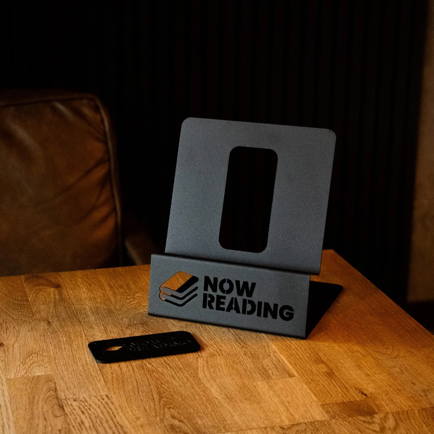 Okunaii™ Chapter "Now Reading" Book Display Stand + FREE Bookmark - Image 9