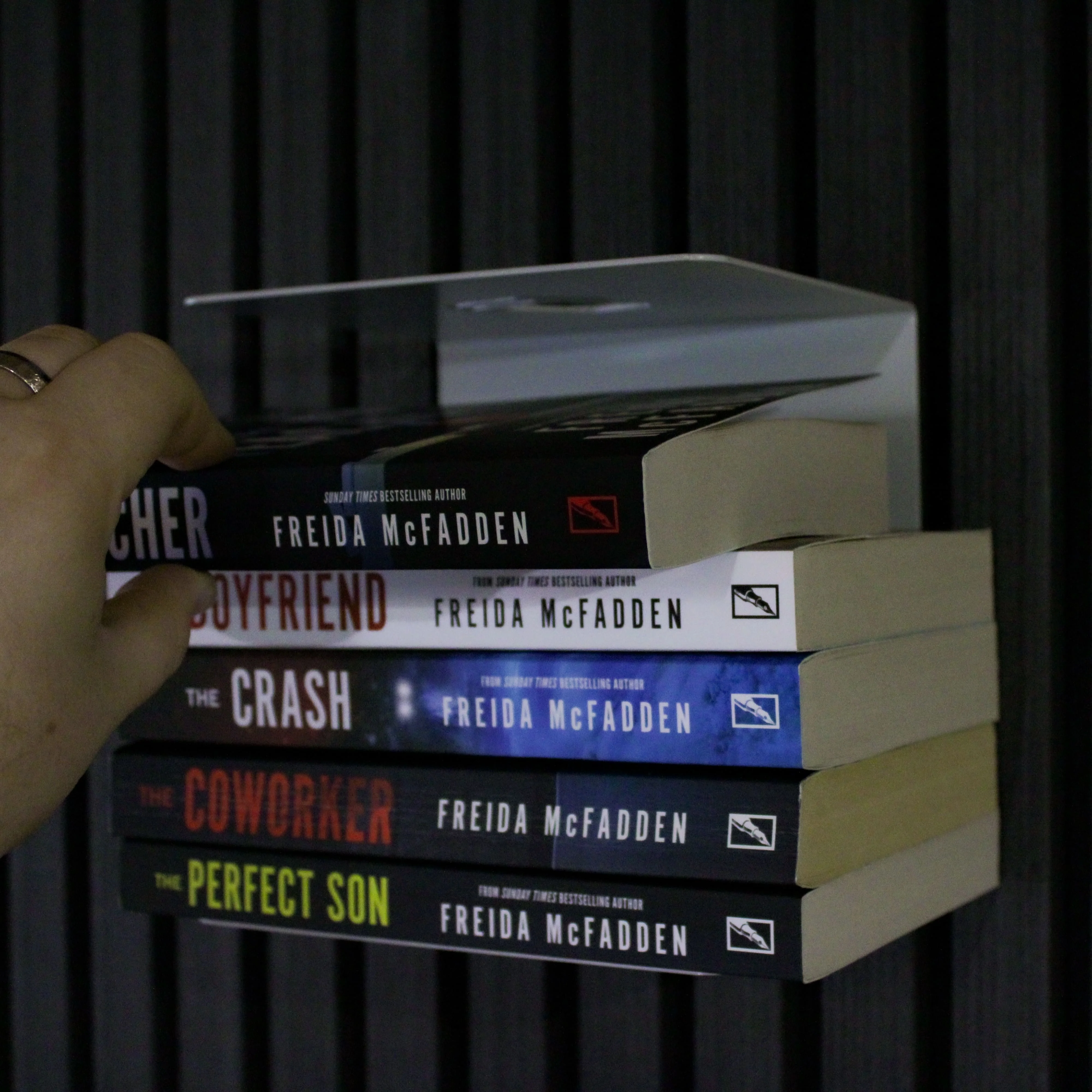 Okunaii™ Chapter Wall Mount Invisible Infinity Book Shelves - Image 11