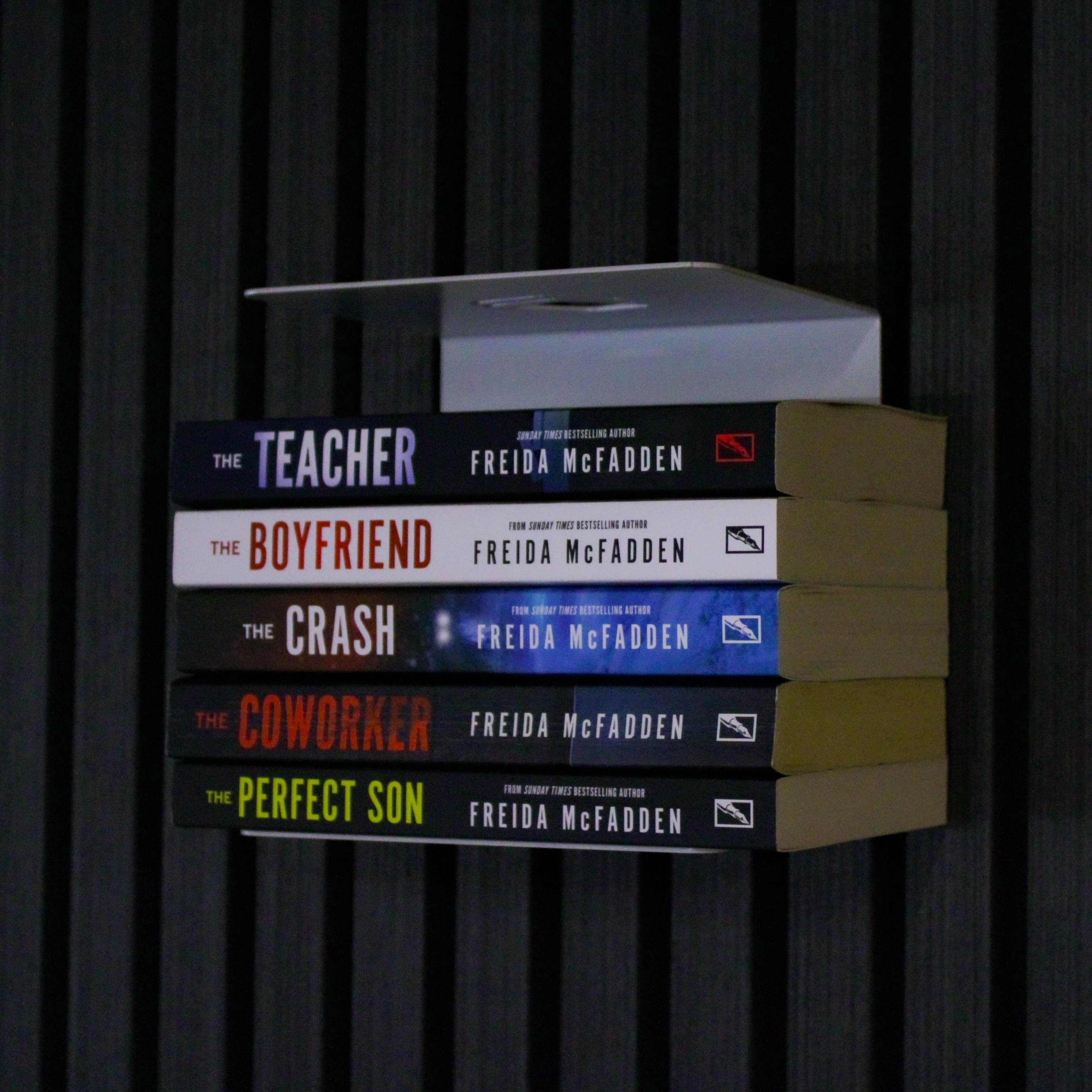 Okunaii™ Chapter Wall Mount Invisible Infinity Book Shelves - Image 16