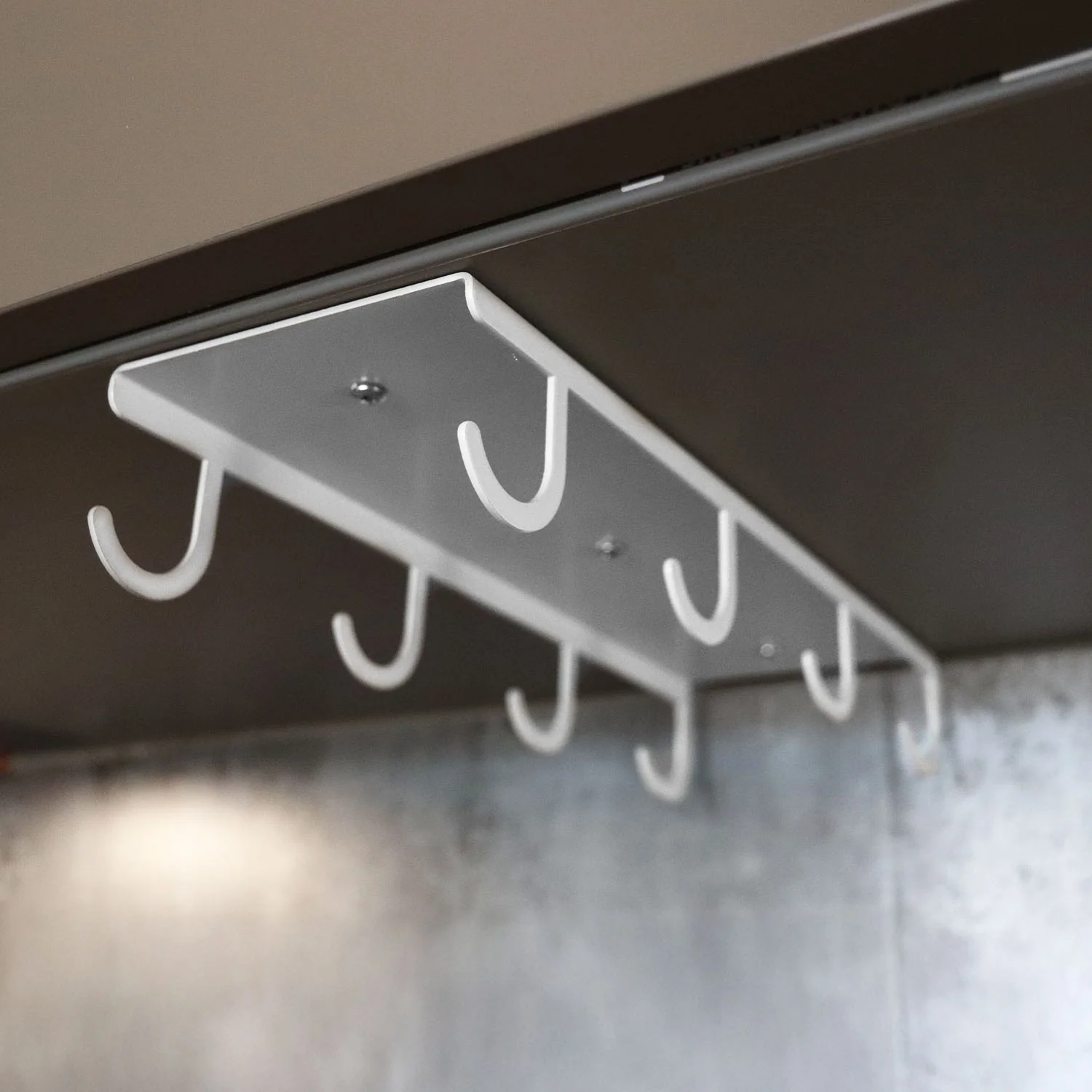 Okunaii™ Under-Cupboard Mount Coffee Mug Hanging Holder (8 Mug Capacity) - Image 5