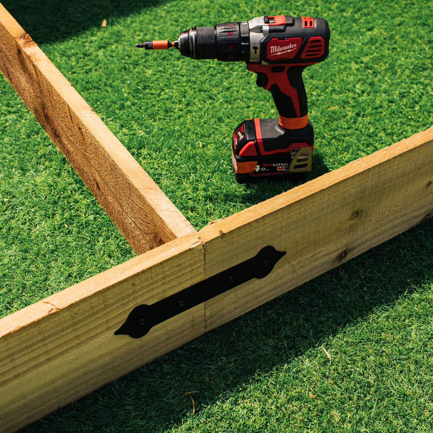 Spear Head Decorative Straight Railway Sleeper Brackets - Image 3