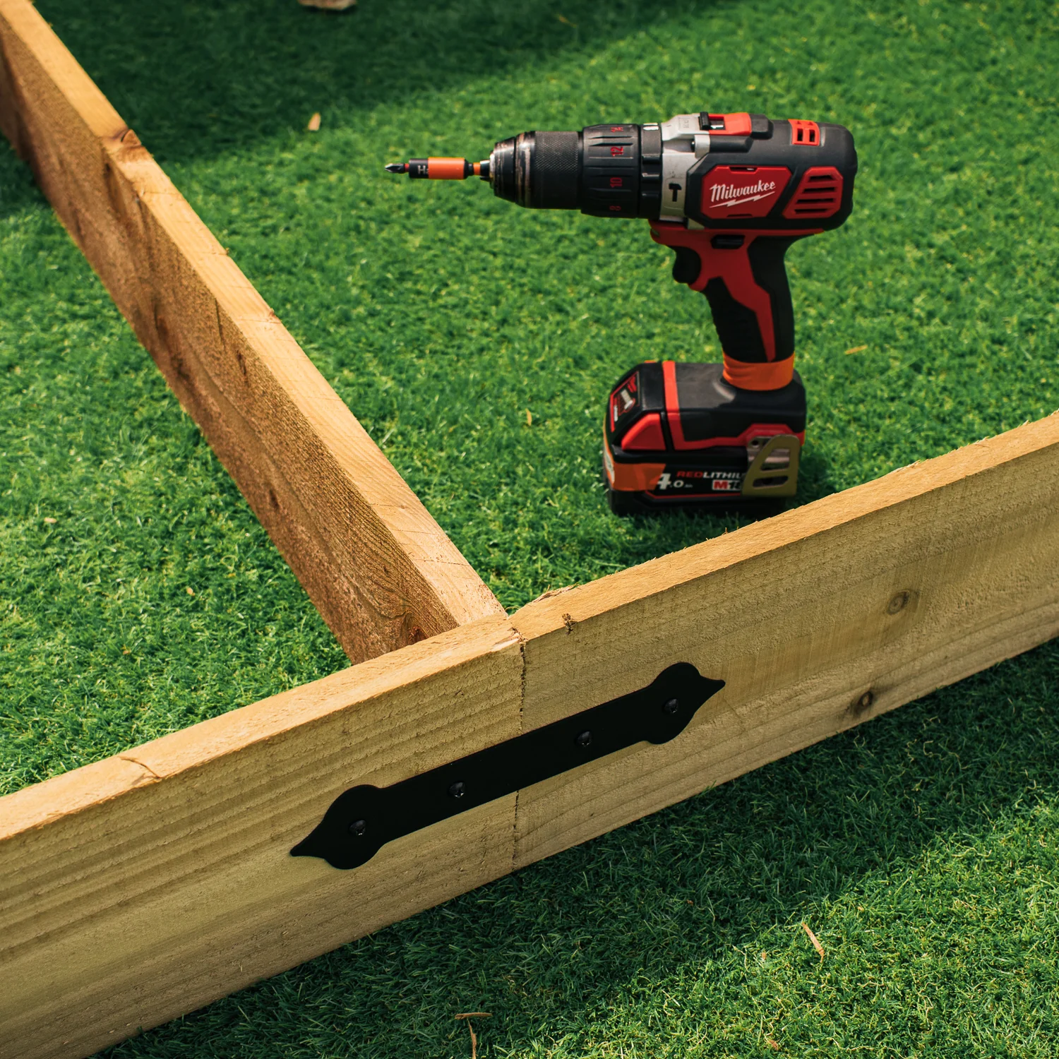 Spear Head Decorative Straight Railway Sleeper Brackets - Image 5