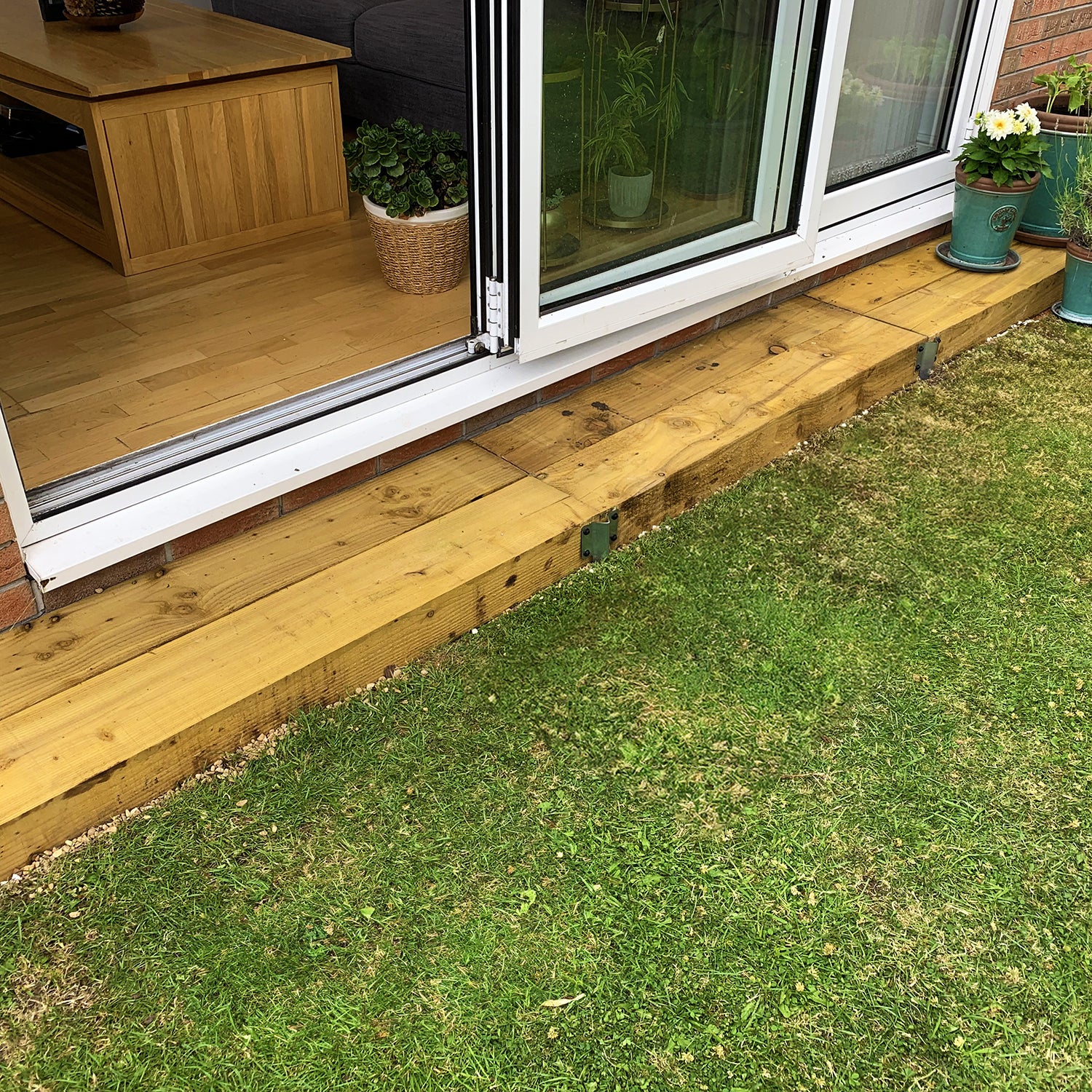 Straight Railway Sleeper Bracket with Stake - Image 16