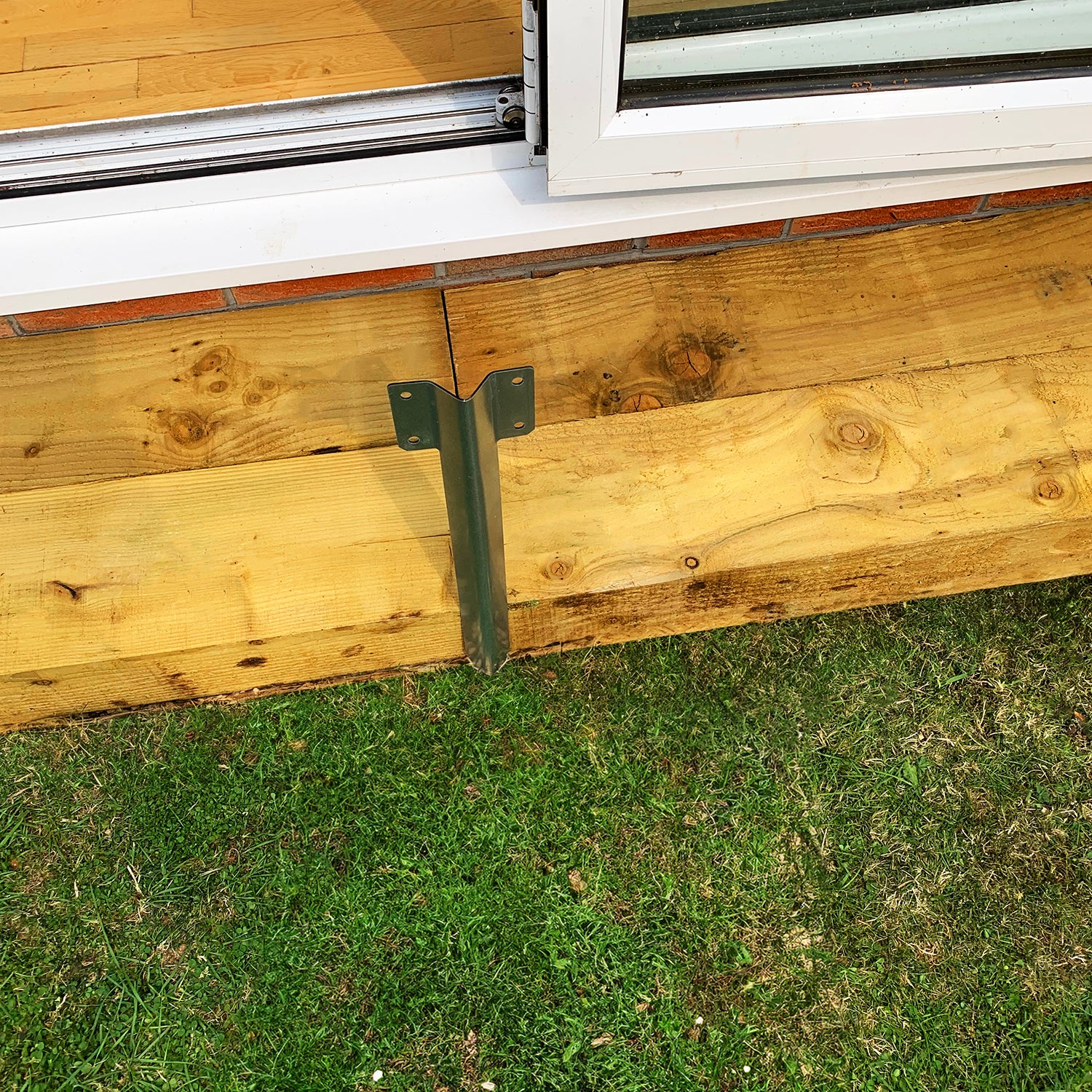 Straight Railway Sleeper Bracket with Stake - Image 17