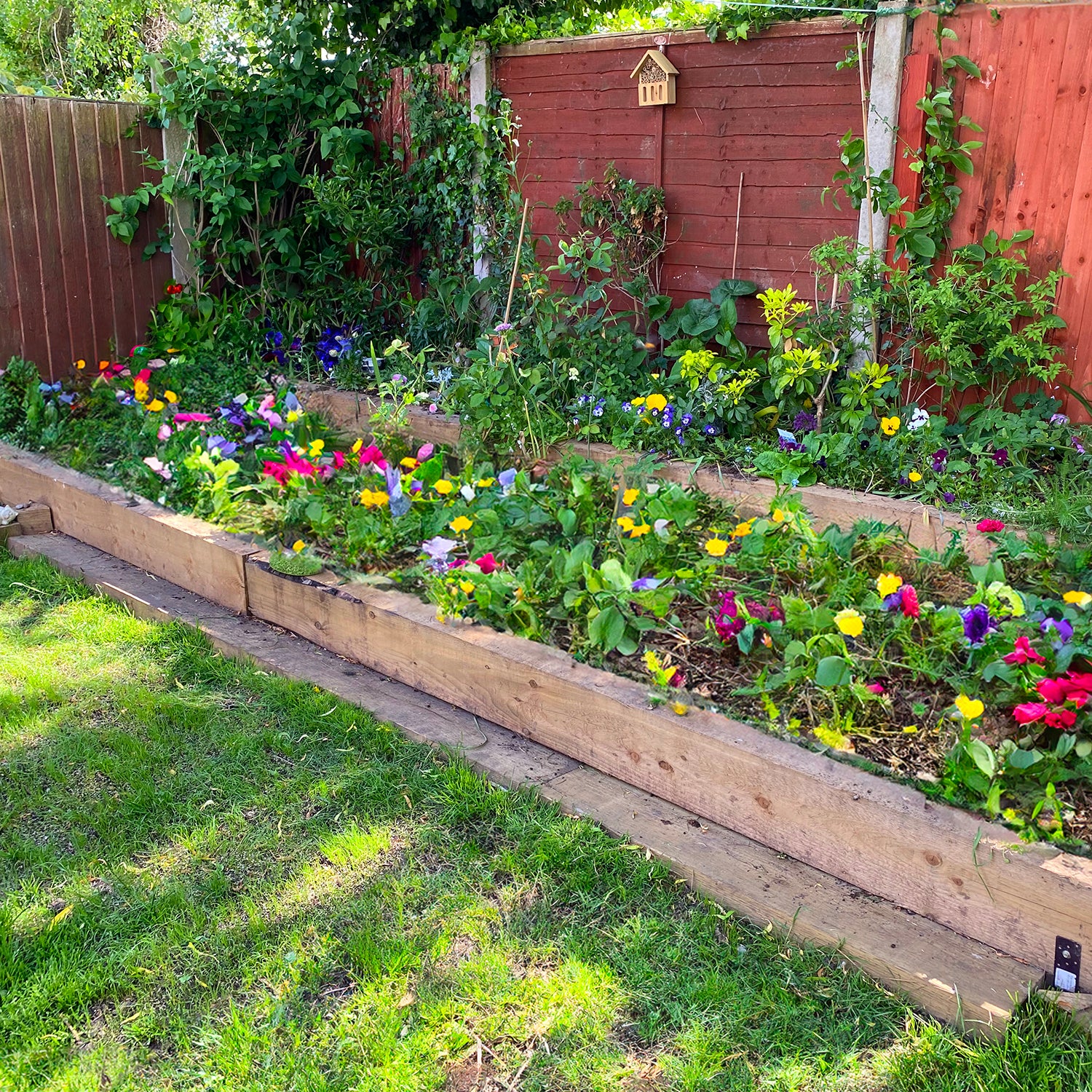 Straight Railway Sleeper Bracket with Stake - Image 28
