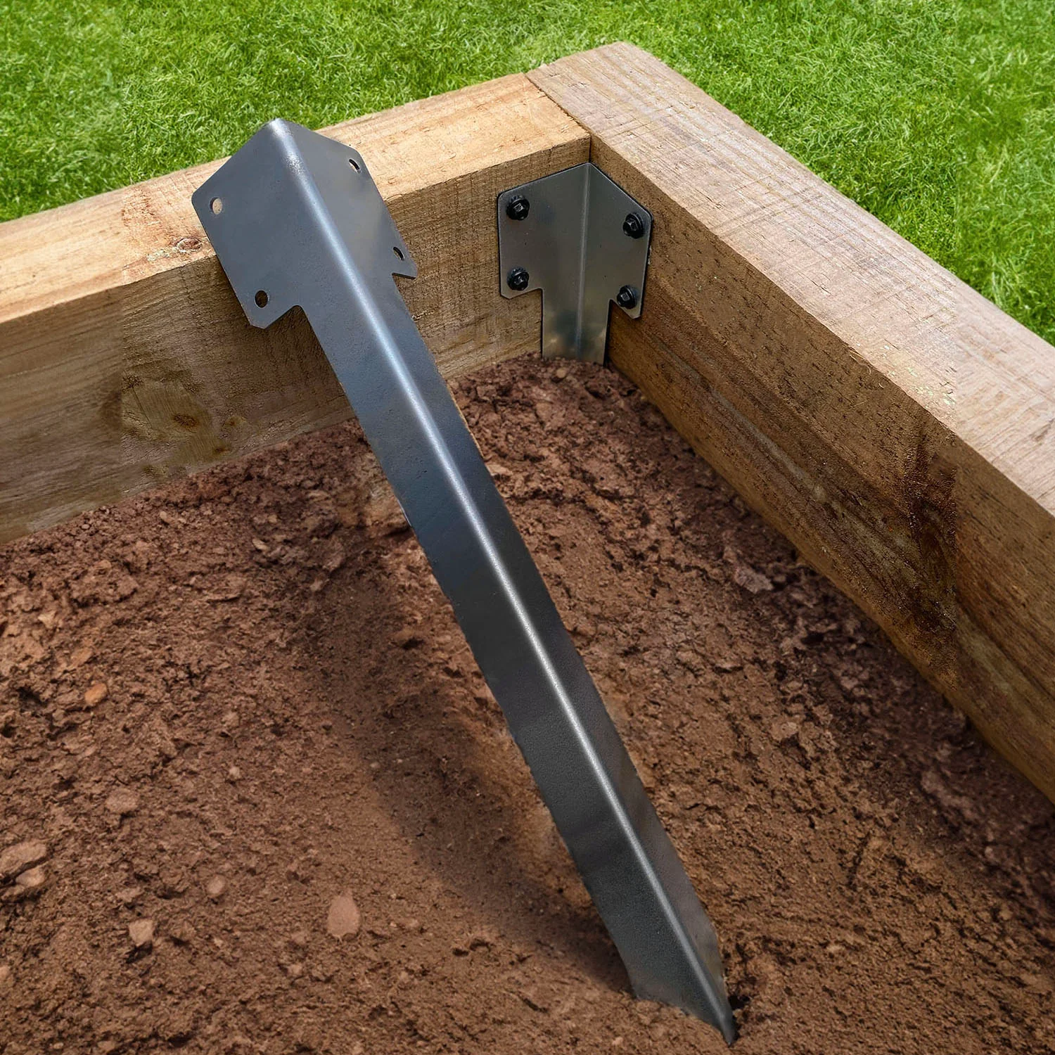 Corner Railway Sleeper Bracket with Stake - Image 6