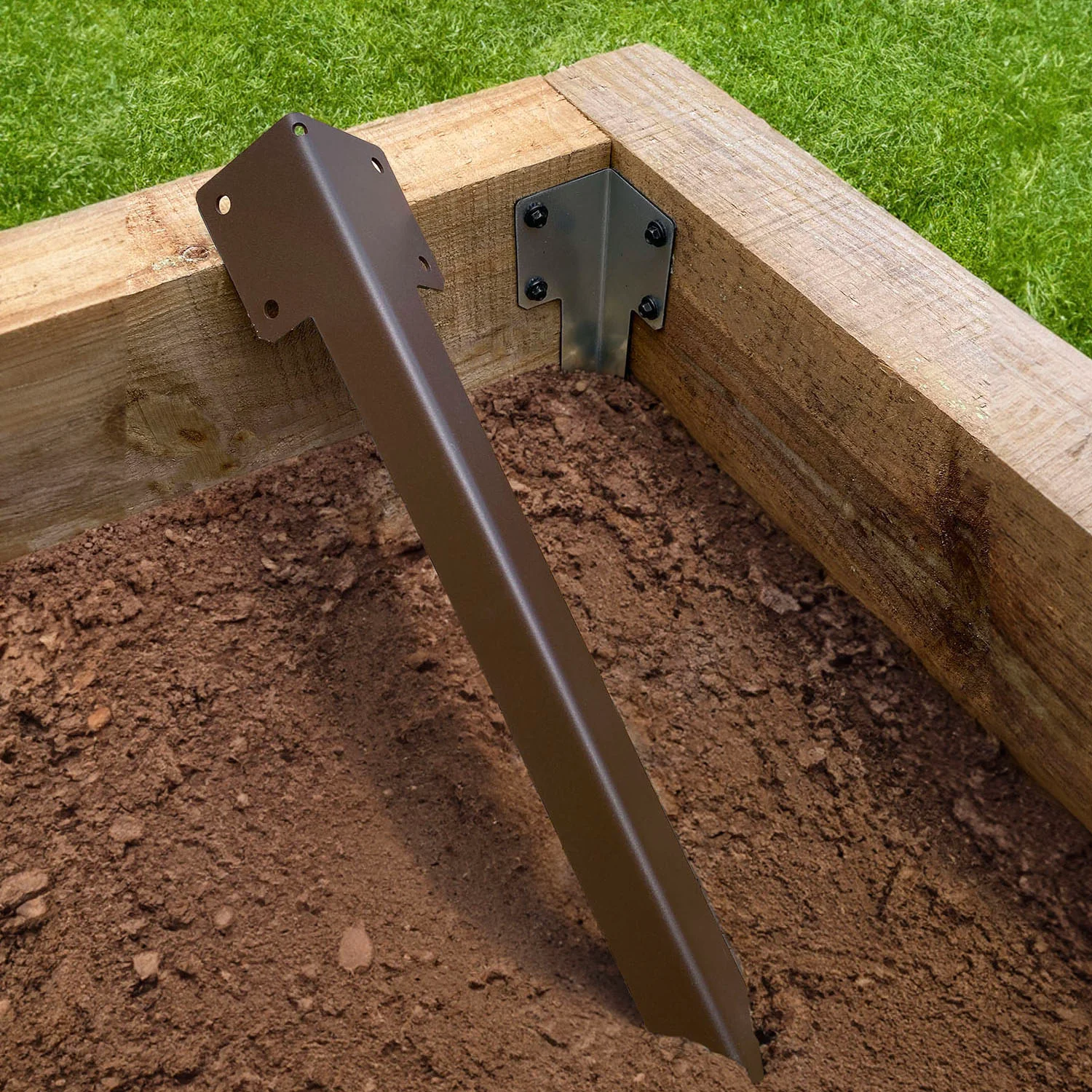 Corner Railway Sleeper Bracket with Stake - Image 8